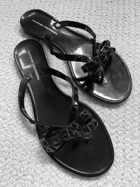 EUC Chinese Laundry Jelly Thong Sandals | Black Studded Bow T-Strap Flats